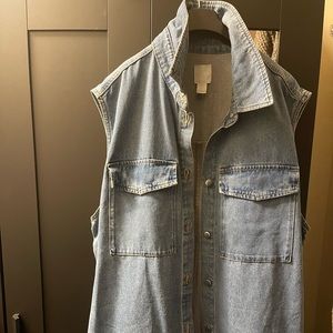 H&M SLEEVELESS VEST NWOT XXL